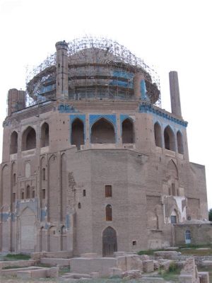 Mausoleum of Oljaytu! A Triumph of Turquoise and the Elegance of Geometry